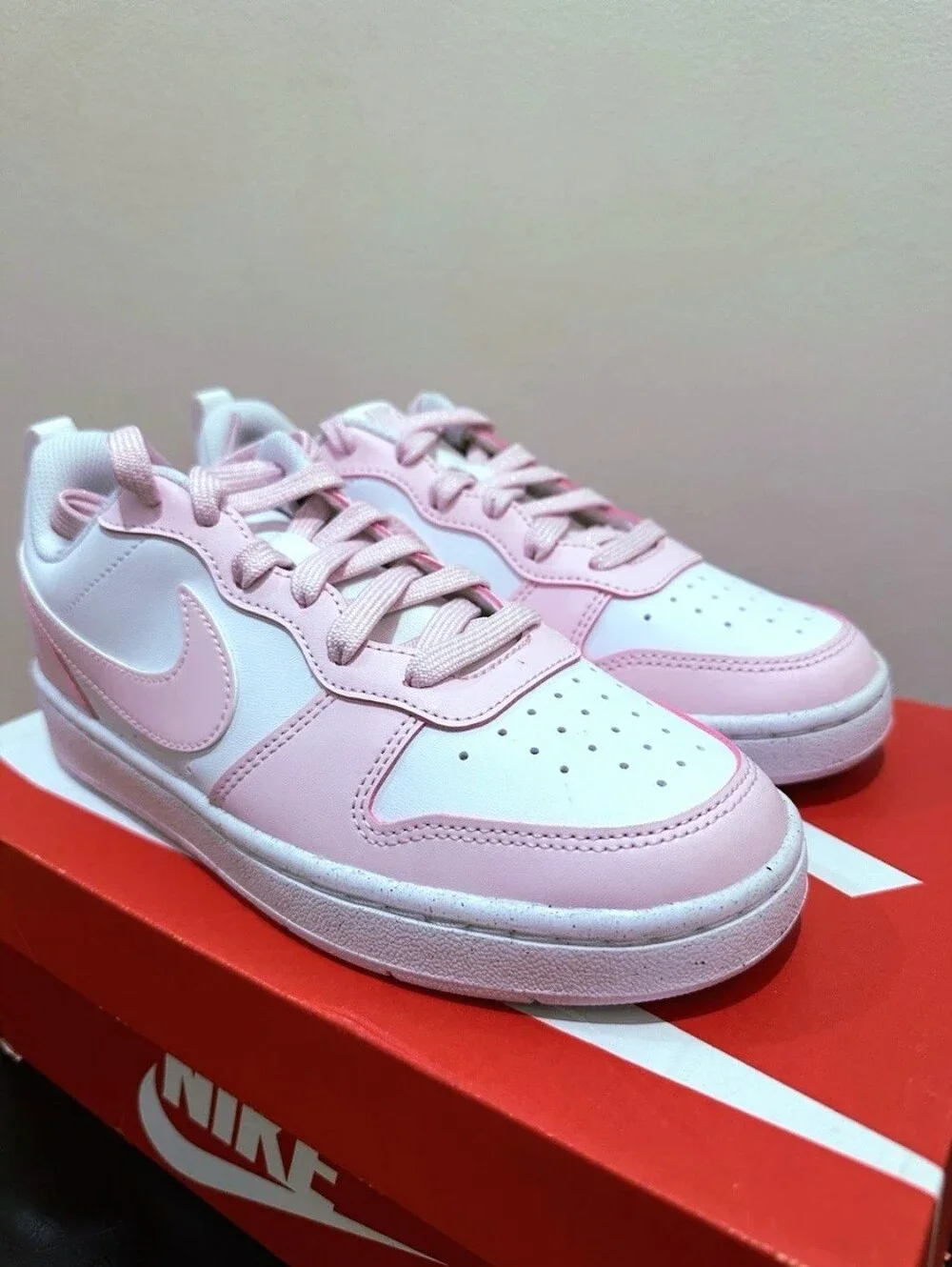 NEW Nike Borough Mid 2White/Pink DV5456-Big Kid 6.5Y == Women Size 8 Comfortbly